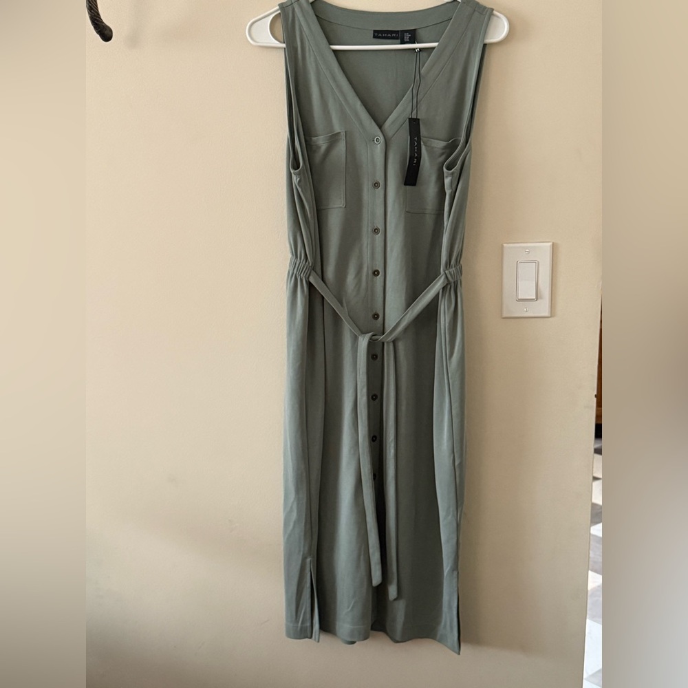 NWT!-{Tahari}-Size: M-Green Button Down Sleeveless Midi Dress
